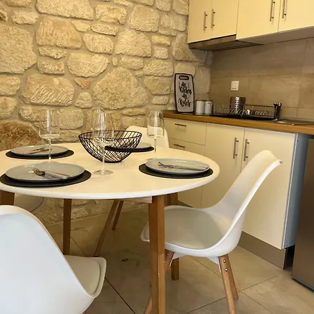 Sun & Stone House *
