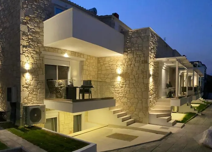 Sun & Stone House *