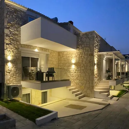 Sun & Stone House *