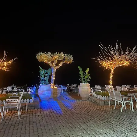 Sun & Stone House Políhrono