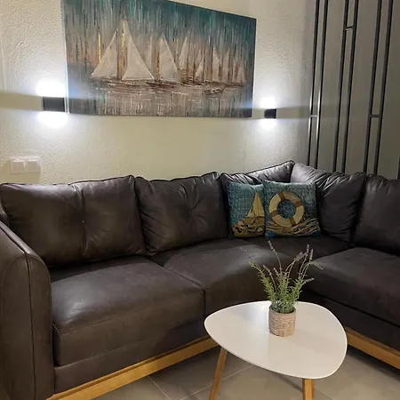 Sun & Stone House Apartman Políhrono