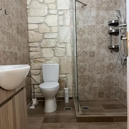 Sun & Stone House *