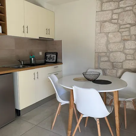 Apartman Sun & Stone House Políhrono