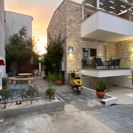 Sun & Stone House Apartman