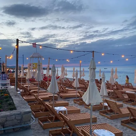 Sun & Stone House Políhrono