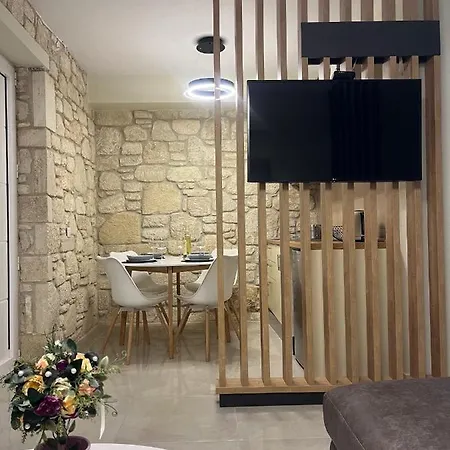 Sun & Stone House Apartamento Polychrono