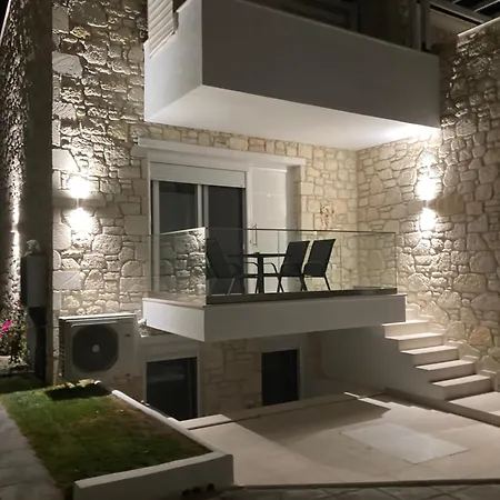Sun & Stone House Apartamento Polychrono