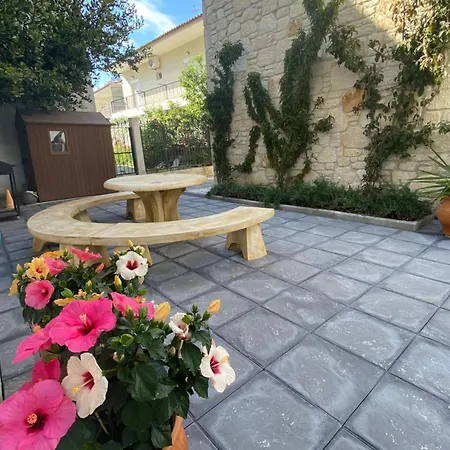 Sun & Stone House Apartamento Polychrono