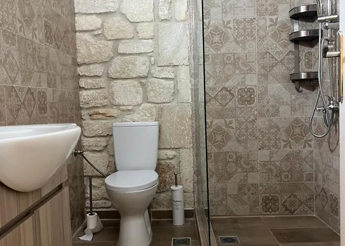 Sun & Stone House *