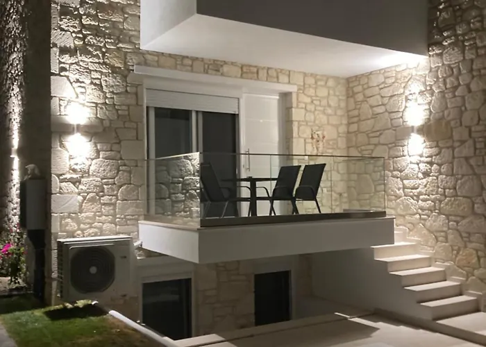 Sun & Stone House Апартаменты Полихроно